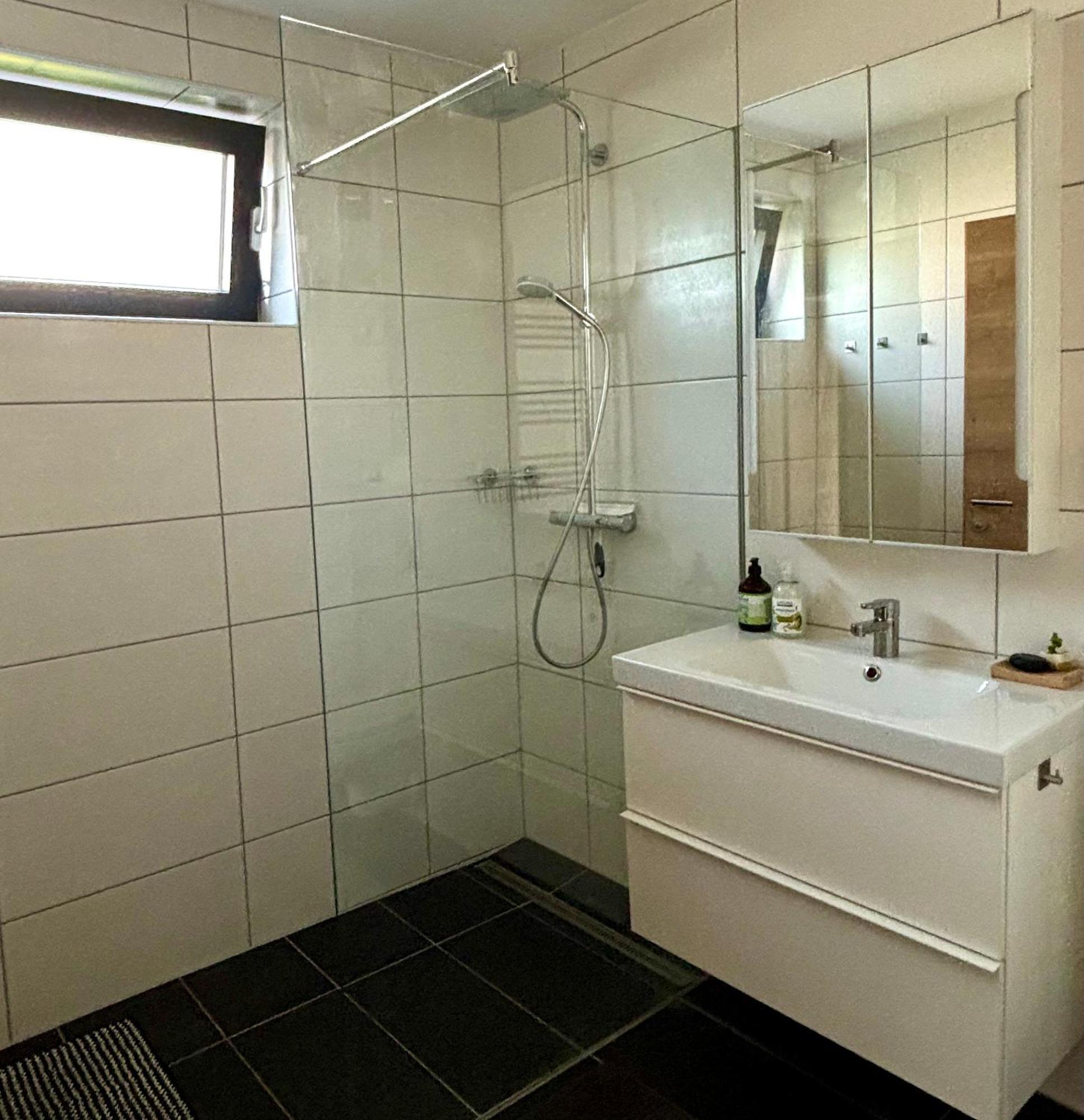 Schoene Wohnung Mit Terrasse Und Parkplatz Velden am Wörthersee Exterior foto